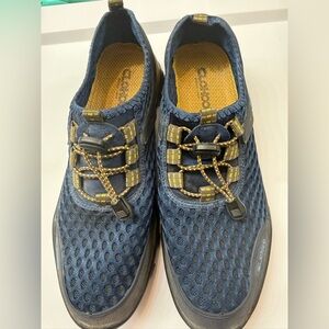 Clohoo Men’s Navy Blue Mesh Water and Hiking shoes with quick pull laces Size 8